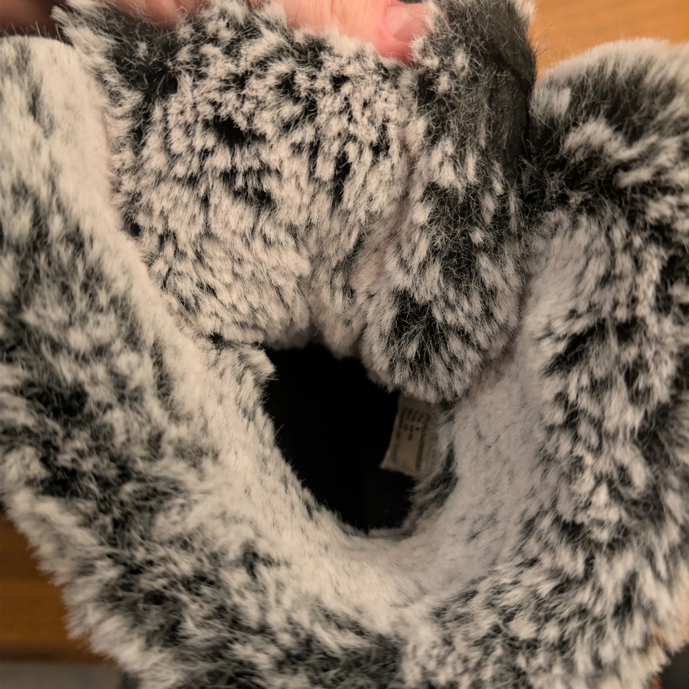 Black Quilted Winter Boots - Picture 3 of 7